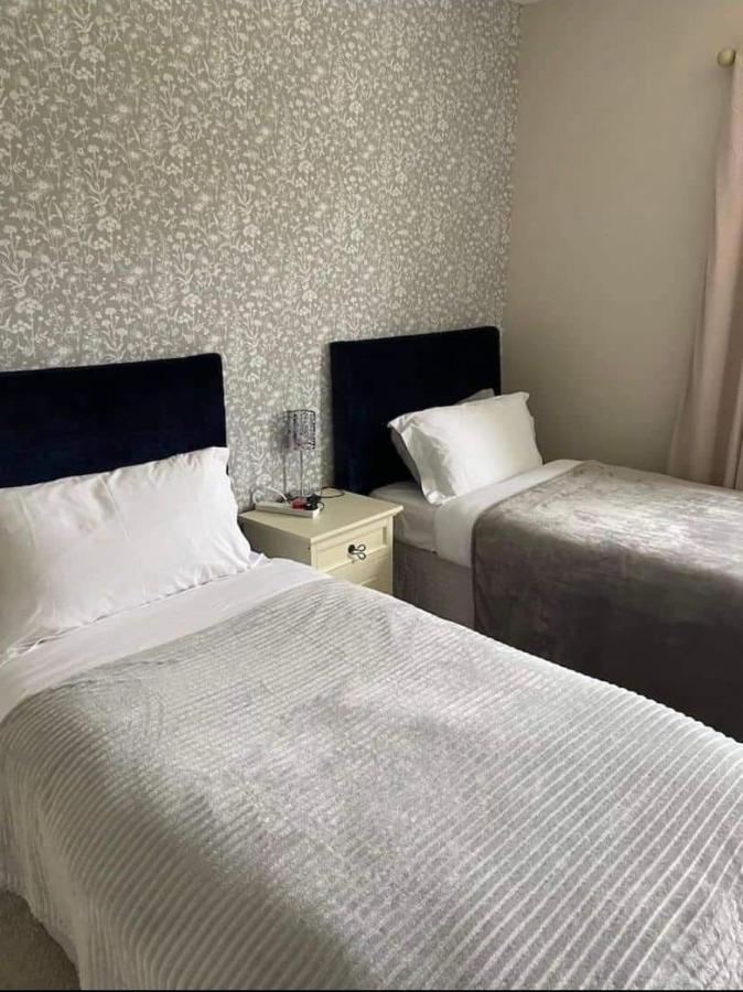 Drop Anchor House, Spacious 3 Bedroom Apartment, Fabulous Sea Views كليغَن المظهر الخارجي الصورة